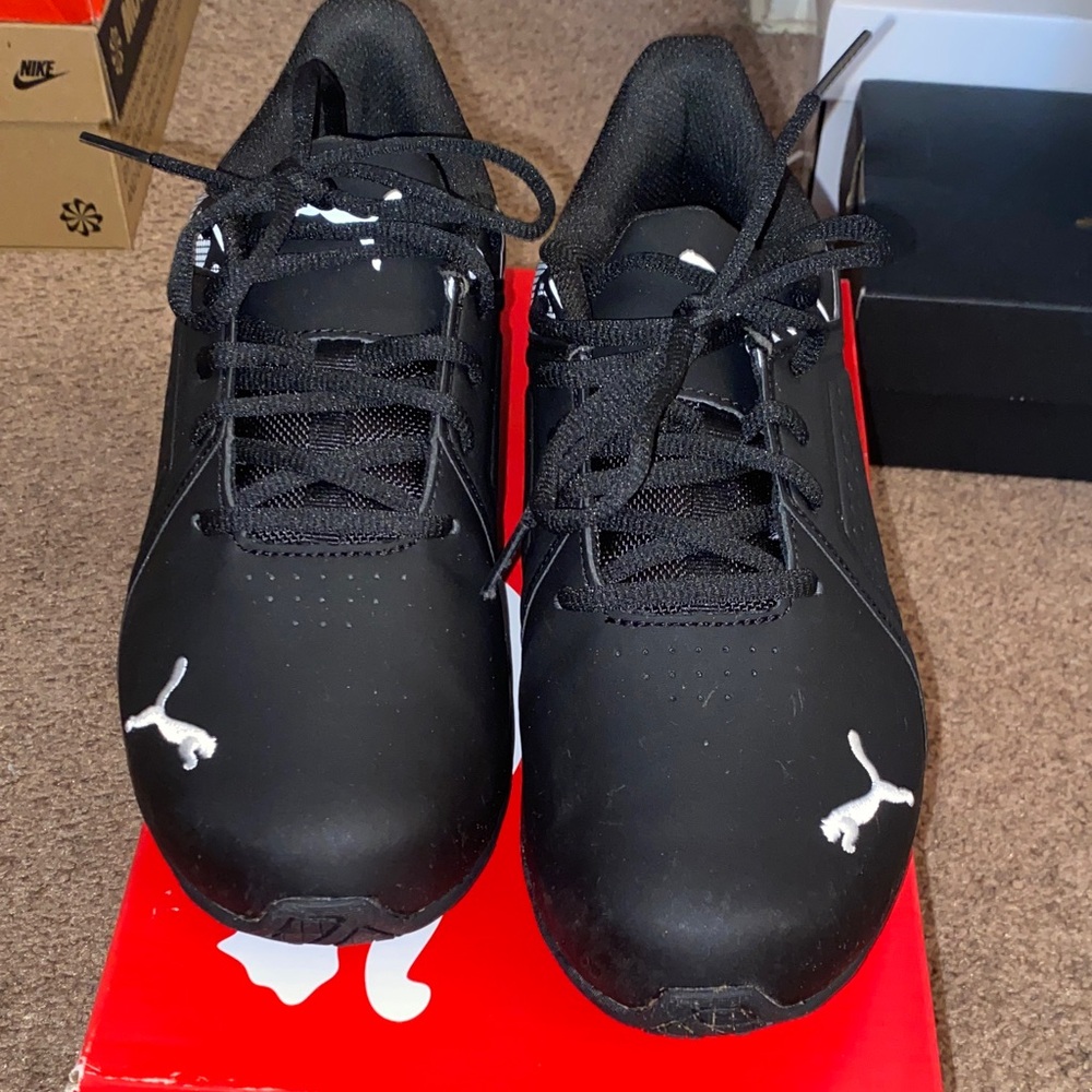 Puma Men's Black and White Sneakers